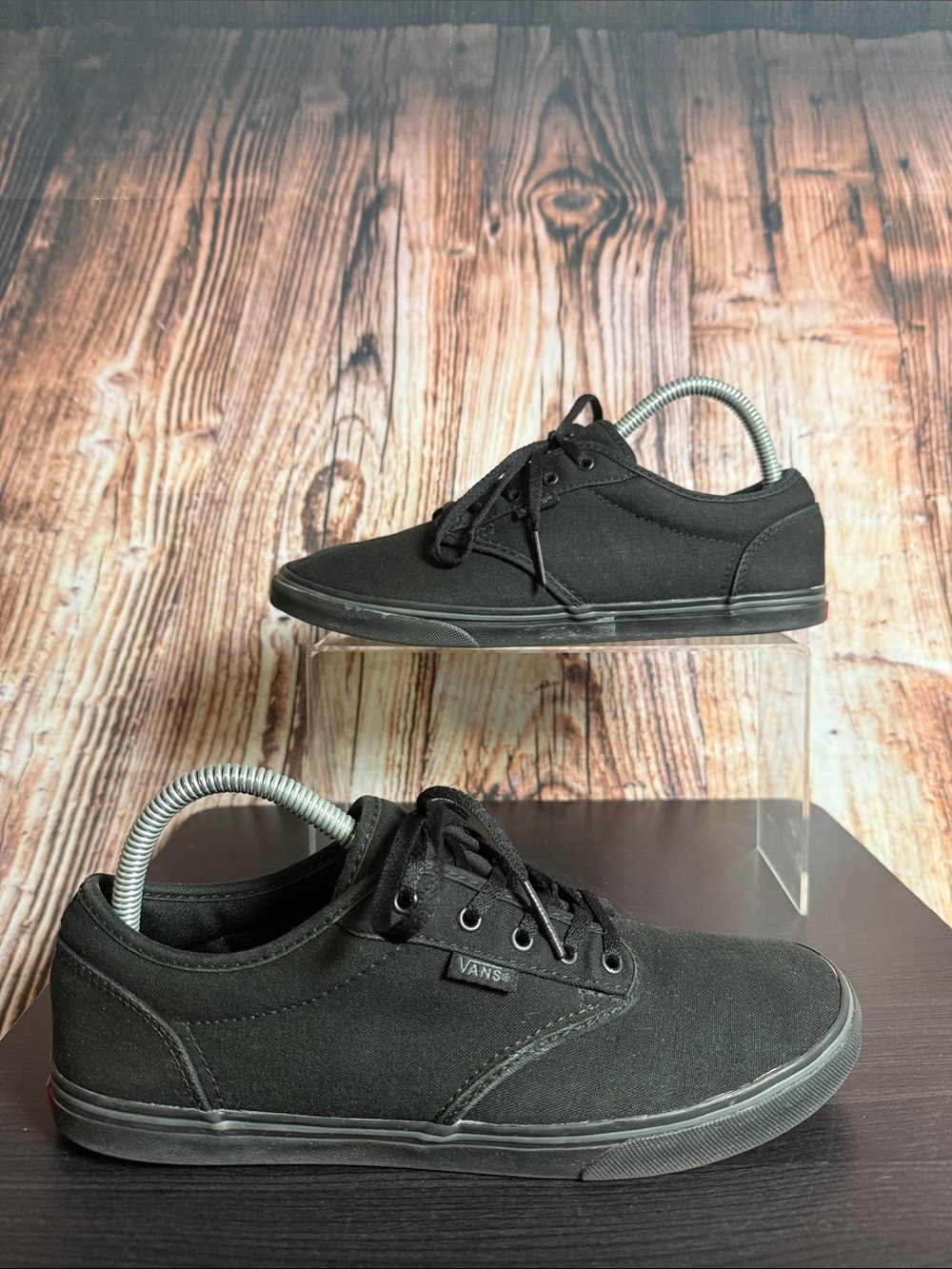 Vans Classic Low Top Sneakers Womens Sz 9